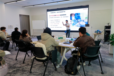 Bagaimana Yitailock Mempersiapkan Timnya untuk Penjualan yang Lebih Cerdas dan Kehadiran Pasar yang Lebih Kuat?